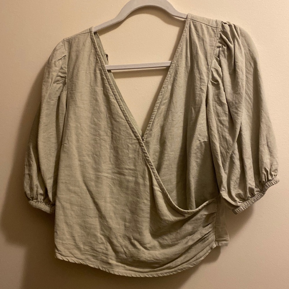 Abercrombie puff sleeve mock wrap top